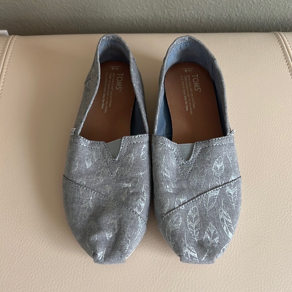 Toms Alpergata Silver Feather Size 8